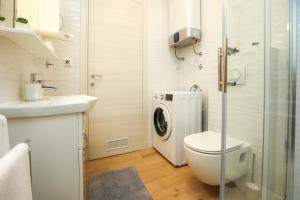 a bathroom with a toilet and a washing machine at Apartment Margarita in Zadar +25 photos
