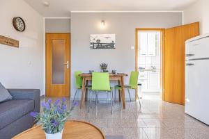 Kuchyň nebo kuchyňský kout v ubytování Meer Appartement