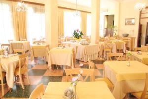 Restaurace v ubytování Hotel B&B Risorta