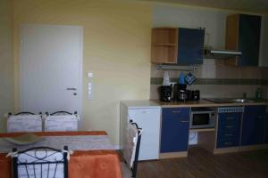 Dapur atau dapur kecil di Übernachtung bei Michael - Ferienwohnung Rostock