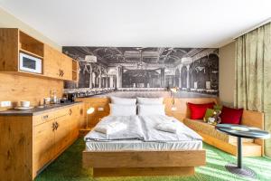 Kuchyň nebo kuchyňský kout v ubytování mightyTwice Hotel Dresden