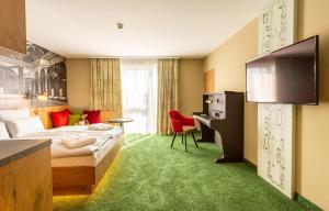 TV a/nebo společenská místnost v ubytování mightyTwice Hotel Dresden
