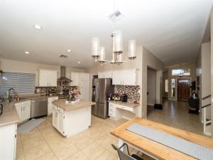 Gallery image of Spacious house with pool heater, hot tub, billiards in Phoenix