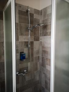 A bathroom at Marilor Apartments