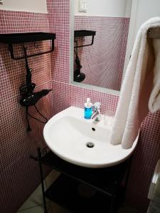 A bathroom at Marilor Apartments