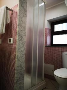 A bathroom at Marilor Apartments