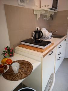 A kitchen or kitchenette at Marilor Apartments