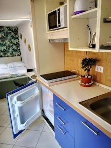 A kitchen or kitchenette at Marilor Apartments