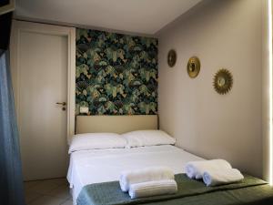 A bed or beds in a room at Marilor Apartments