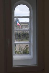 a window with a flag in the middle of a room at Heuboden in Geschendorf +19 photos