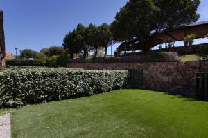 Vonkajšia záhrada v ubytovaní Porto Coda Cavallo Beach House a 300 mt dal mare, con terrazza panoramica