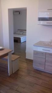 Postel nebo postele na pokoji v ubytování Apartmani Loli