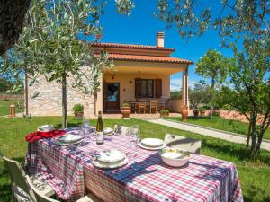 A garden outside Holiday Home Melograno-2 by Interhome