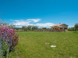 A garden outside Holiday Home Melograno-2 by Interhome