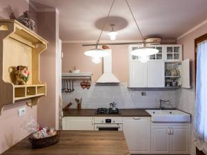 A kitchen or kitchenette at Holiday Home Melograno-2 by Interhome