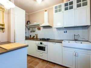 Kuchyňa alebo kuchynka v ubytovaní Holiday Home Melograno-2 by Interhome + 37 fotografií