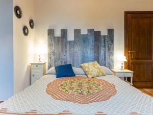 A bed or beds in a room at Holiday Home Melograno-2 by Interhome