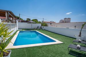 The swimming pool at or close to VILLA XOROI