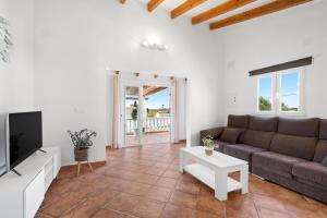 A television and/or entertainment centre at VILLA XOROI