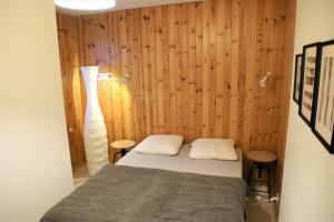Ein Bett oder Betten in einem Zimmer der Unterkunft Orée du Bois PLEASANT & COSY apartments