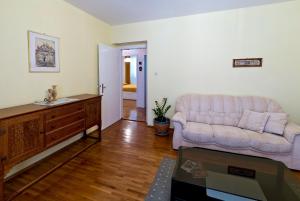 Posezení v ubytování Comfortable Neda 58m2 next to beach&Old Town, beautiful location