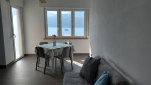 a living room with a table and a couch at Appartamenti Casa San Nicolò in Malcesine