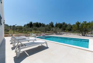 a villa with a swimming pool and a patio at Villa Rogač in Sutivan