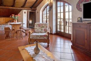 a living room with a chair and a table at In Valtellina da Valter e Lella in Colorina