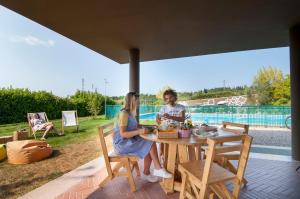 Bazén v ubytování Gabanel Bike Hostel nebo v jeho okolí