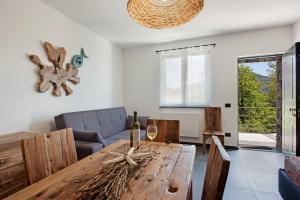 A seating area at Villa Lice - Coronata