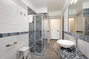 A bathroom at Villa Lice - Coronata