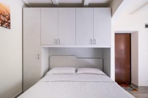 Postel nebo postele na pokoji v ubytování Studio Fondazza 22 vicino ai Giardini Margherita
