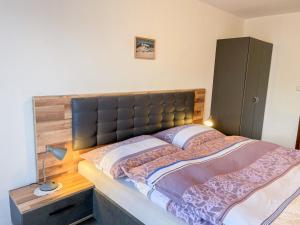Postel nebo postele na pokoji v ubytování Apartment Ferwienwohnung Oberberghof by Interhome