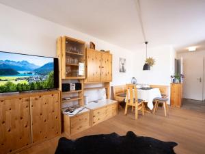 Kuchyň nebo kuchyňský kout v ubytování Apartment Chesa Corvatsch 211 - Champfer by Interhome