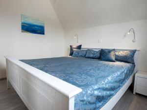 A bed or beds in a room at Holiday Home Ferienhaus Bude 92 by Interhome