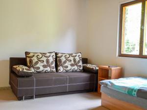 Posezení v ubytování Holiday Home Kemp Stříbrný rybník-1 by Interhome