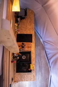 Posedenie v ubytovaní Niezwykła Cisza Glamping & Sauna