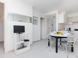 TV a/nebo společenská místnost v ubytování Apartment Residencial Manureva V by Interhome