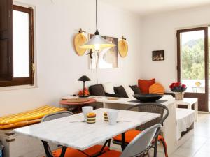 Posedenie v ubytovaní Apartment Edifici Port del Rei by Interhome