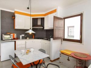 Kuchyňa alebo kuchynka v ubytovaní Apartment Edifici Port del Rei by Interhome
