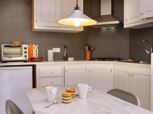 Kuchyňa alebo kuchynka v ubytovaní Apartment Edifici Port del Rei by Interhome