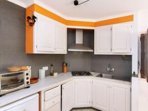 Kuchyňa alebo kuchynka v ubytovaní Apartment Edifici Port del Rei by Interhome