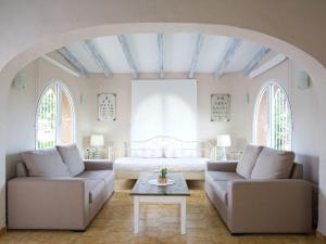 Et sittehjørne på Villa La Calma by Interhome