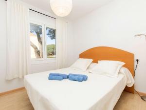 Posteľ alebo postele v izbe v ubytovaní Apartment Ramon Muntaner by Interhome