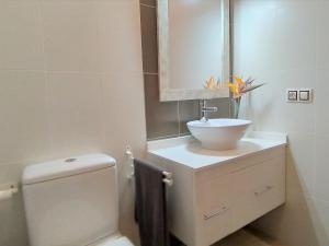 A bathroom at Holiday Home Flor de Ponoig by Interhome