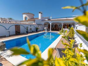 Bazén v ubytování Holiday Home Romulia by Interhome nebo v jeho okolí