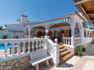 Bazén v ubytování Holiday Home Romulia by Interhome nebo v jeho okolí