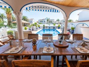Bazén v ubytování Holiday Home Romulia by Interhome nebo v jeho okolí