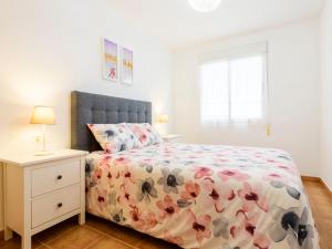 Postel nebo postele na pokoji v ubytování Apartment Entreplayas - Morro de Gos by Interhome
