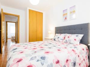 Postel nebo postele na pokoji v ubytování Apartment Entreplayas - Morro de Gos by Interhome